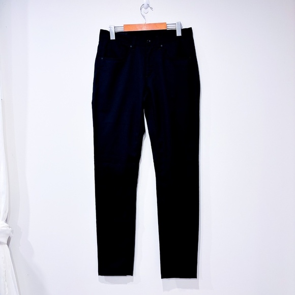 AKA Black pants - Picture 5 of 10